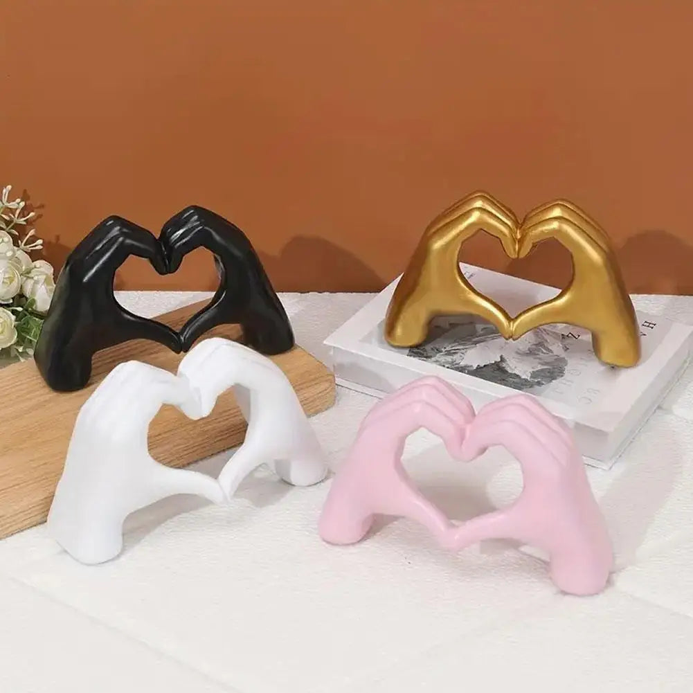 Creative Heart Hand Statue Resin Abstract Hand Love Figurines Living Room Bedroom Modern Home Desktop Wedding Decoration