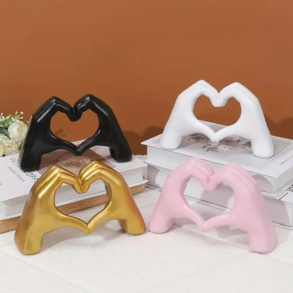 Creative Heart Hand Statue Resin Abstract Hand Love Figurines Living Room Bedroom Modern Home Desktop Wedding Decoration